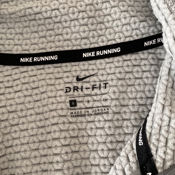 Nike running dri-fit gray women’s light jacket petite - Picture 2 of 6